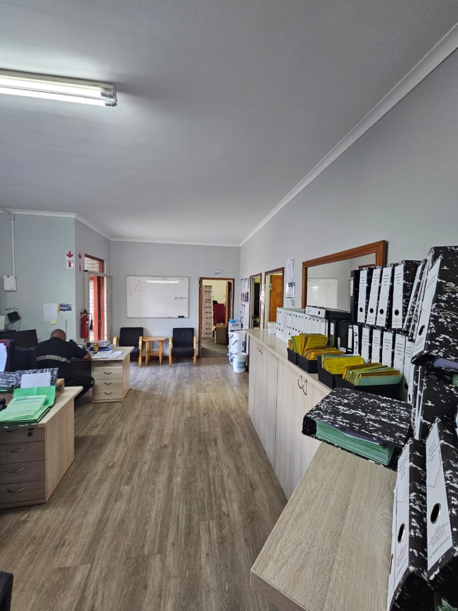 To Let Commercial Property for Rent in Rosenpark Western Cape